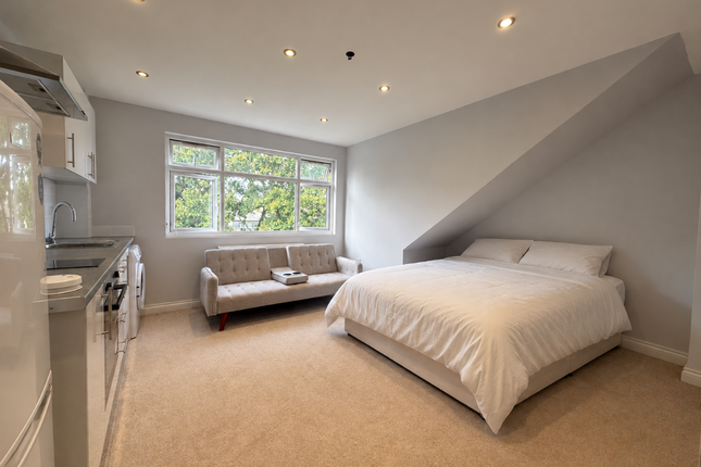 147D HIGH ROAD, LONDON photo 2