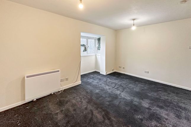Clarkes Drive, Uxbridge photo 4