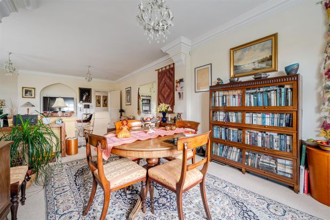 11 Ludshott Manor, Woolmer Lane, Liphook photo 3
