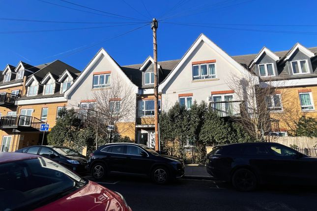 Flat for sale in Featherstone Court, Featherstone Road, Southall
