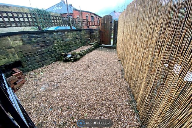 Flat    Kirkstall Lane, Leeds photo 5