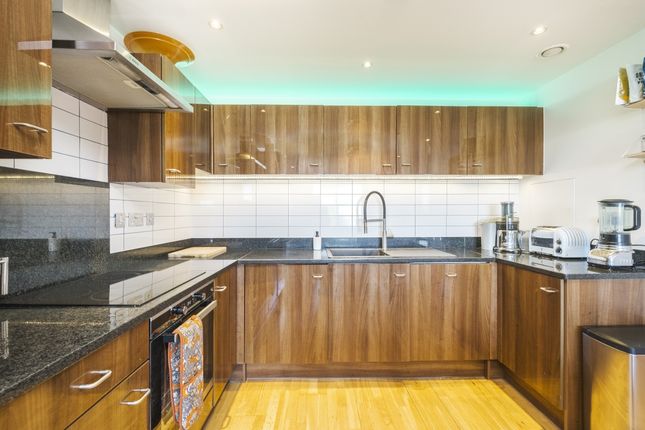 Flat to rent in Frances Wharf, London