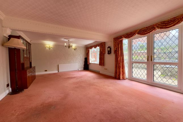 8 Newstead Avenue, Leicester photo 4
