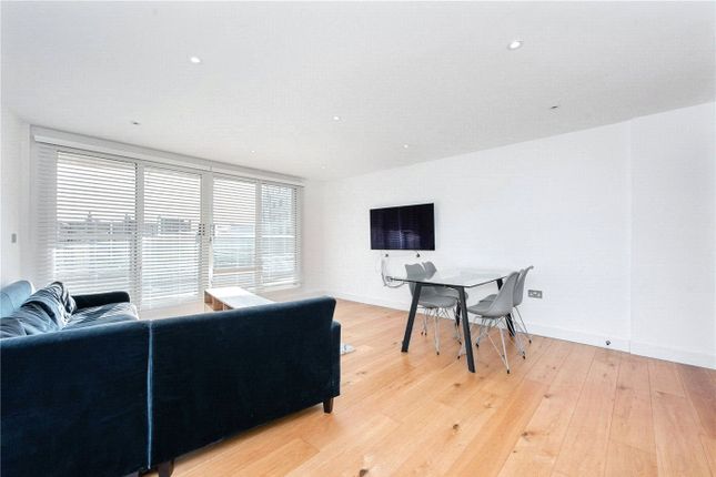 Flat to rent in Cavell Street, London