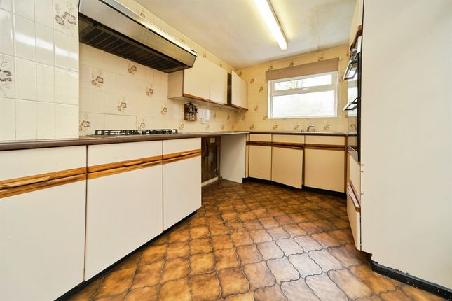 27, Plantation Avenue, Leeds photo 3