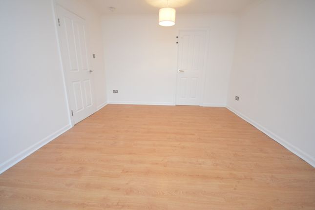 59, The Paddock, Busby photo 4