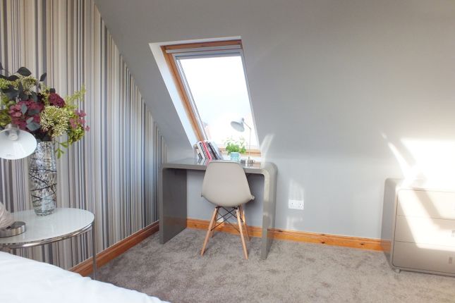 Room 10, 1, Lacewood Gardens, Reading photo 2