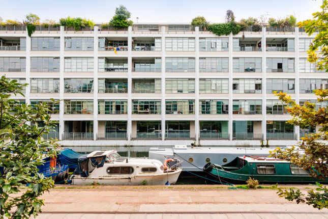 Studio to rent in Canal Building, Islington