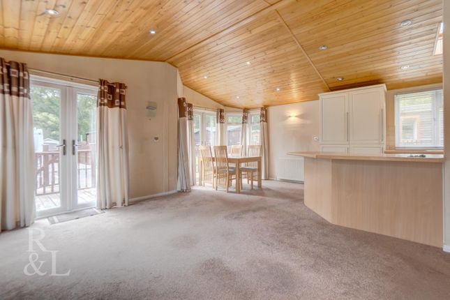 37 Swainswood Luxury Lodges, Park Road, Swadlincote photo 3