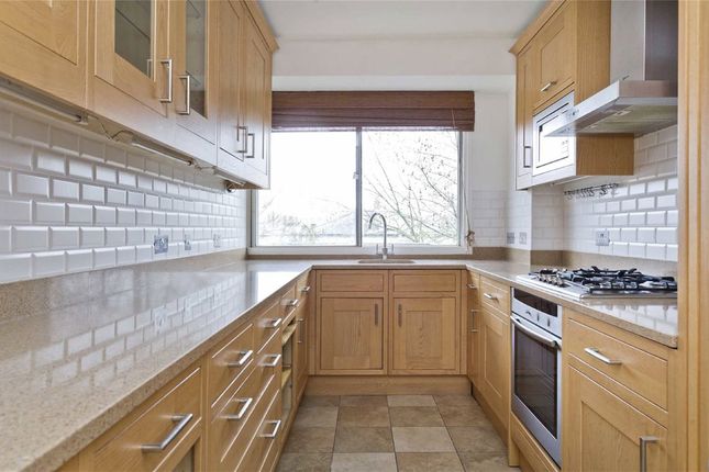 Thumbnail Flat to rent in Warwick Gardens, London