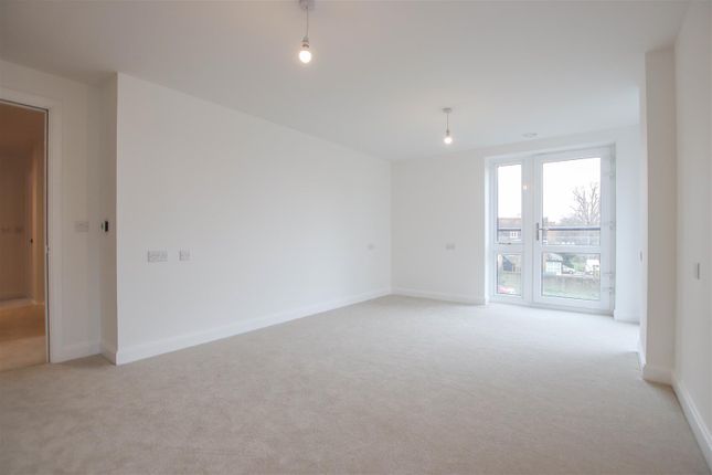 Flat for sale in Pegs Lane, Hertford