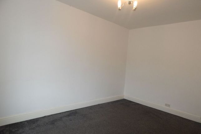 9 Broomsdale Road, Batley photo 3