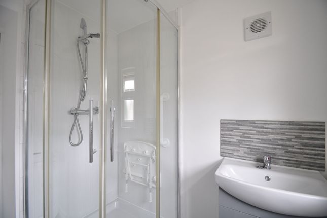 Flat B 12 Clytha Crescent, Newport, Newport photo 3