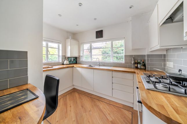 10 Broomfield Court, Broomfield Park, Ascot photo 2