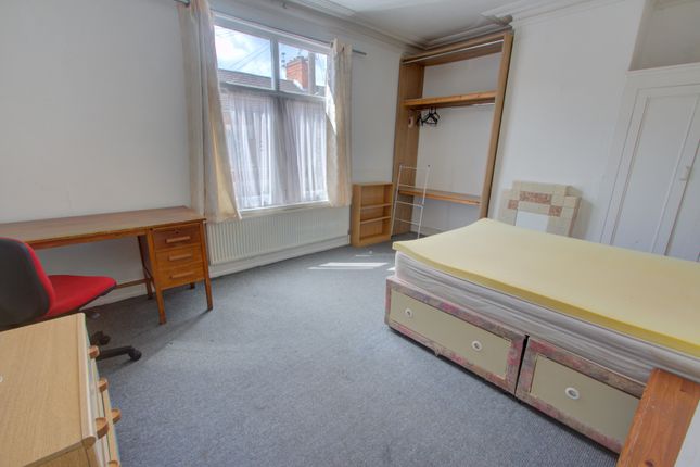Terraced house to rent in Edward Road, Clarendon Park, Leicester