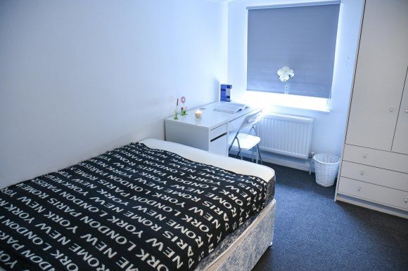 Thumbnail Shared accommodation to rent in King Street, Gillingham, Medway