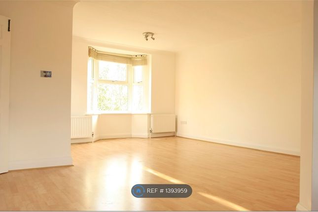 Thumbnail Flat to rent in Robin Crescent, London