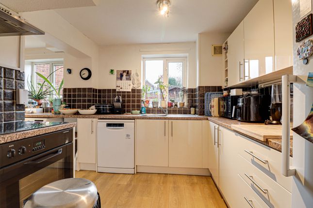 69, Broadstone Road, Hertfordshire photo 4