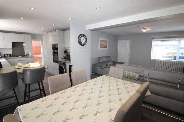7, Duncans Drive, Hampshire photo 3