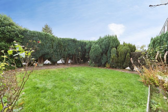 27, Plantation Avenue, Leeds photo 4