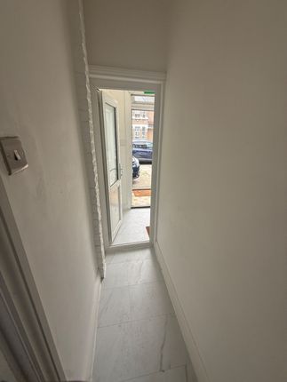 47, Goodmayes Avenue, ILFORD photo 3
