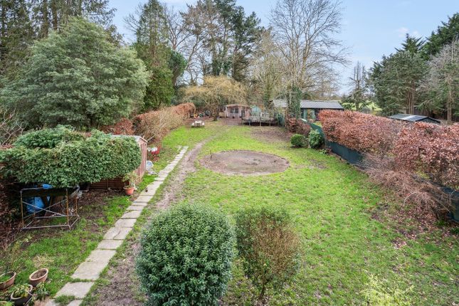 9, Wood Lane Close, IVER photo 3