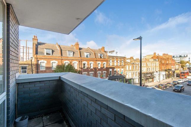 Flat for sale in Cambridge Crescent, London