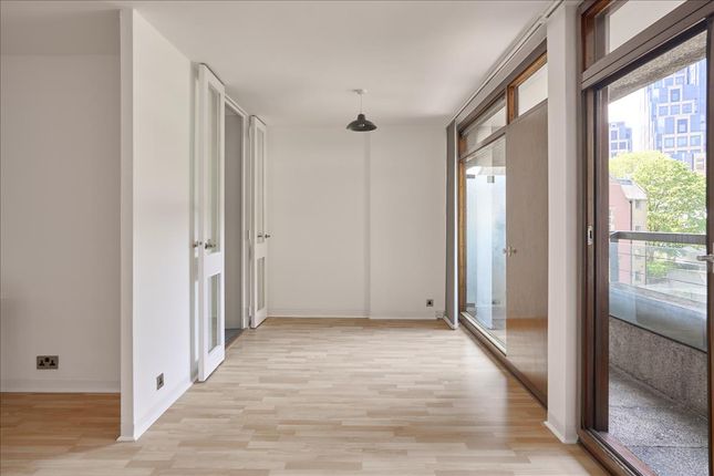 108, Mountjoy House, London photo 4