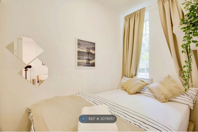 Hillsborough Court Mortimer Crescent, London photo 5