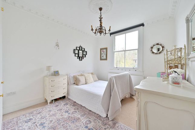 Flat for sale in Alton Road, Roehampton, London