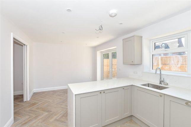 Quarry Way Southwater, Horsham photo 2