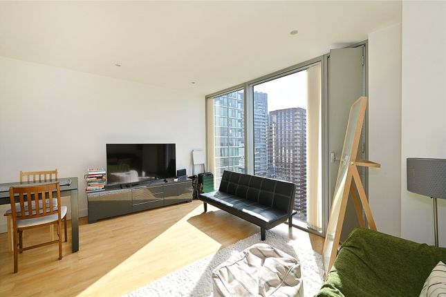 Flat 23-08, Landmark West Tower, 22, Marsh Wall, London photo 2