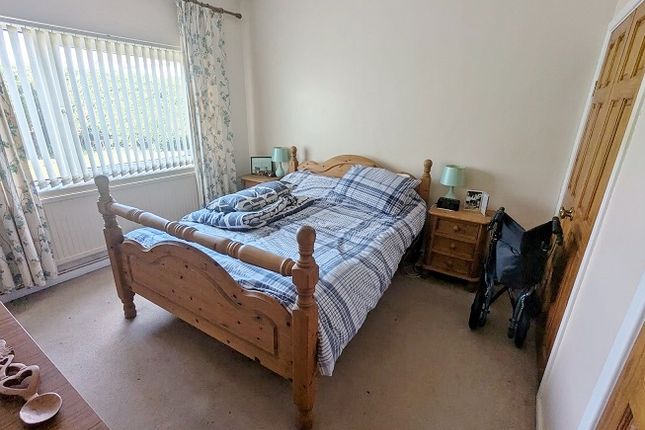 1, Reynolds Close, Bridgend photo 4