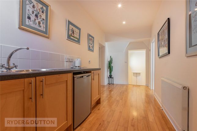 Landing/Kitchenette