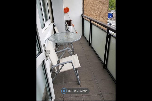 Flat, Comus House Congreve St, London photo 4