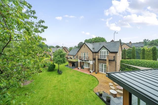 Thumbnail Detached house for sale in Burghfield Common, Reading