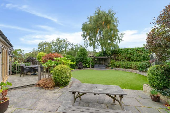 13, Fieldhead Drive, Guiseley photo 3