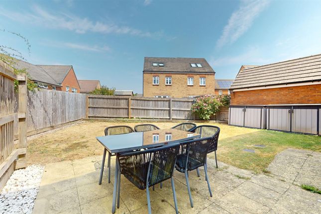 4, Bacchus Lane, Milton Keynes photo 2