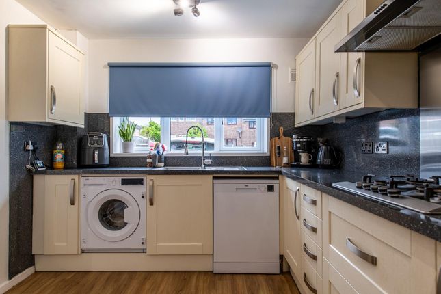 72, Caxton Close, Longfield photo 4