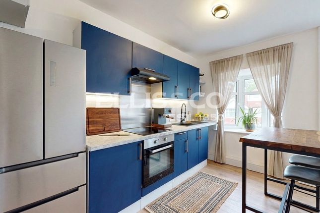 33A, Park Chase, Wembley photo 2