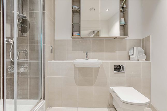 Flat for sale in Summerbee House, Wandsworth