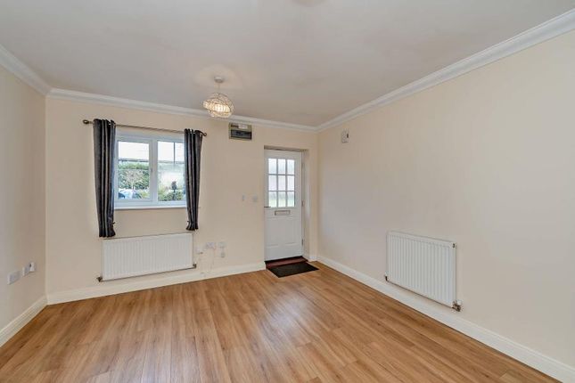 75, Franklins, Maple Cross photo 2