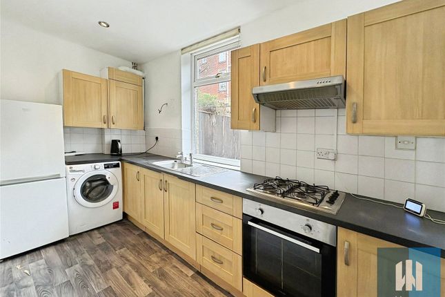28, Stonehyrst Avenue, Dewsbury photo 3