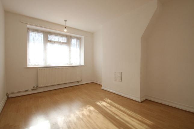 41 Hugh Gaitskell House, Butler Road, London photo 5