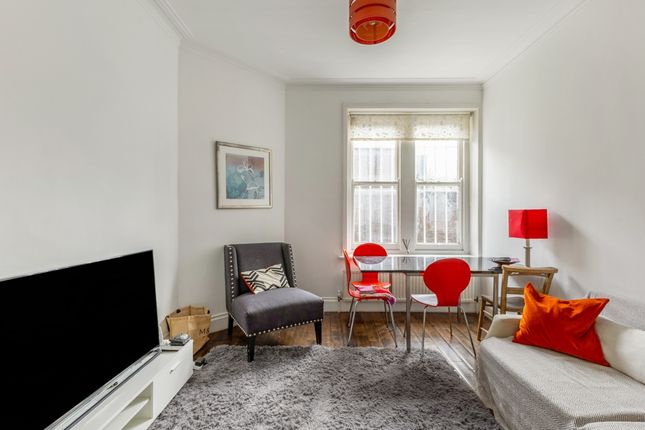 Prince Of Wales Drive, London photo 2