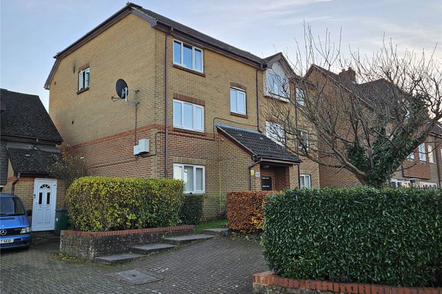 Thumbnail Flat for sale in Abbots Rise, Redhill, Surrey