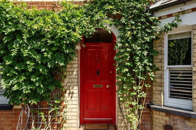 7, Station Road, Twyford photo 2