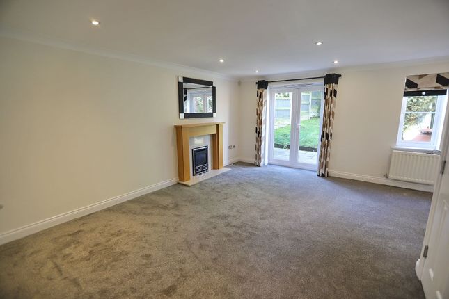47 Greendale Drive, Manchester photo 3