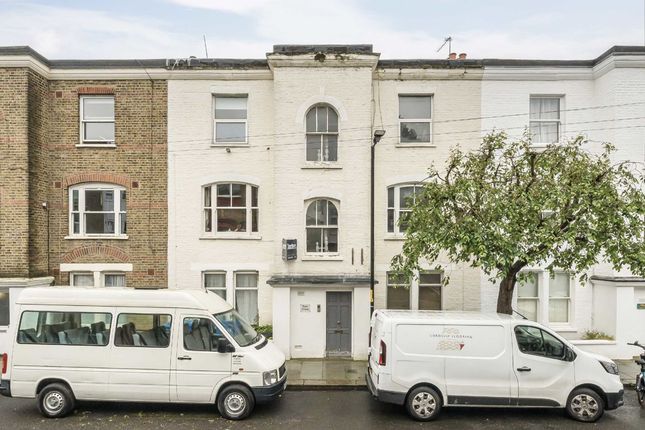 Flat to rent in Bassano Street, London