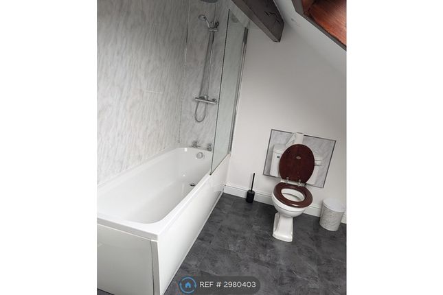 Flat, Gorton Road, Stockport photo 2